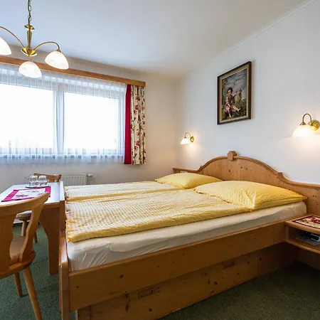 Gaestehaus Bleiweis-zehentner Alojamento de Acomodação e Pequeno-almoço Zell am See