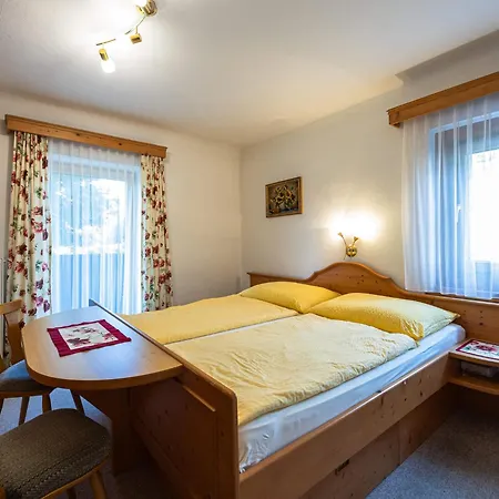 Gaestehaus Bleiweis-zehentner Alojamento de Acomodação e Pequeno-almoço Zell am See